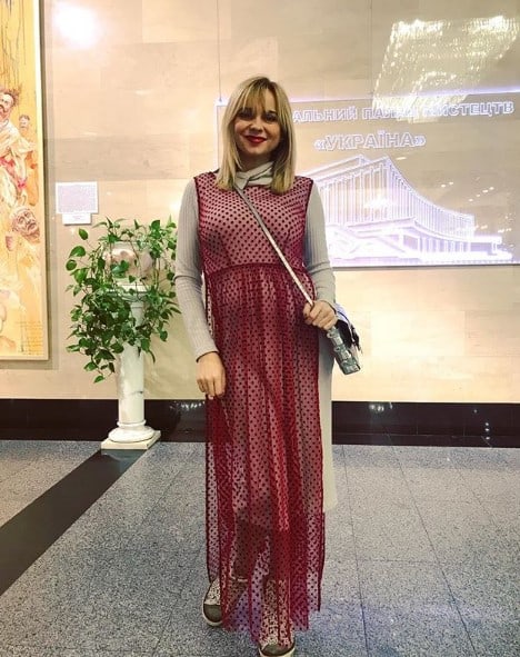 Беременная Лилия Ребрик позировала в платьице от украинского бренда
