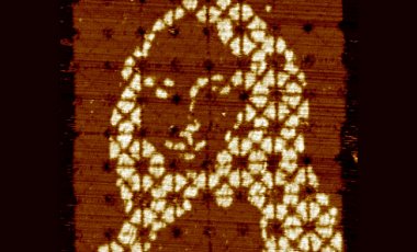 Самую малюсенькую копию "Джоконды" собрали способом ДНК-оригами