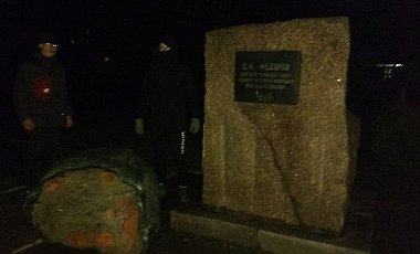 В Черниговской области разрушили монумент генерал-майору НКВД