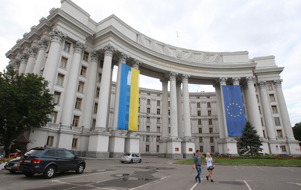 В МИД Украины похвалили работу Волкера с Сурковым