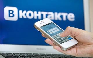 Запрещенная в Украине соцсеть «Вконтакте» озадачила россиян пожеланием с Новеньким годом на украинском языке