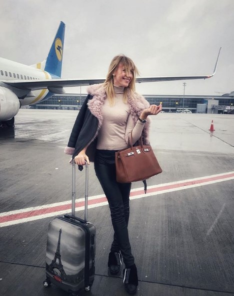 Леся Никитюк заинтересовала поклонников снимком из аэропорта
