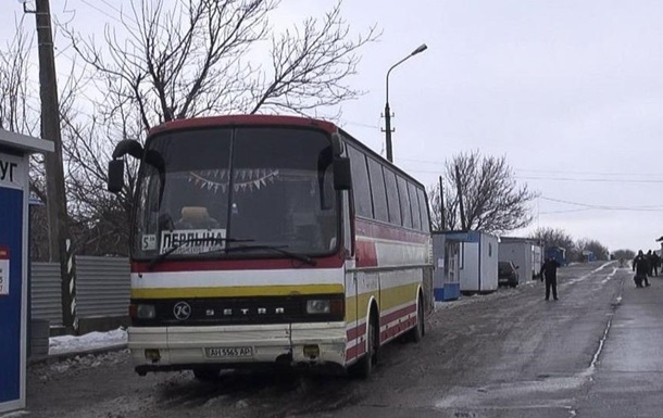 Появились фото обстрела автобуса на Донбассе