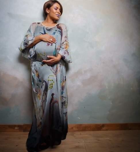 Гайтана поделилась редким фото, изготовленным во время беременности