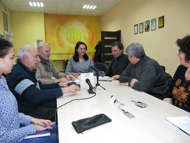 Голова Комітету у закордонних справах Ганна Гопко перебуває з робочою поїздкою в Луганській та Донецькій областях