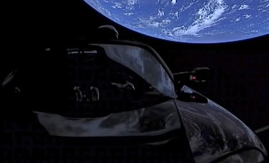 Авто Маска в космосе набрало скорость для выхода за орбиту Марса