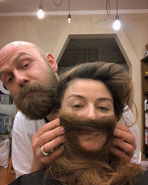 Жанна Бадоева стала с усами и бородой