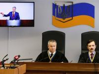 Дело о госизмене: трибунал отвергнул просьбу охраны Януковича второй раз допросить Порошенко