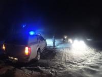 На Донетчине в снежные заносы попали пассажирский автобус и 10-ки машин