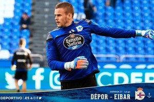 Коваль пропустил гол и получил красную карточку в дебютном матче за Депортиво