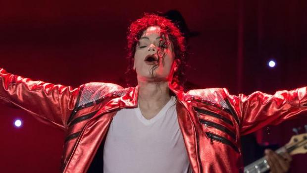 Майкл Джексон: двойник короля поп-музыки воссоздал его образ в фееричном шоу