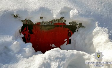 В Харькове вандалы залили красноватой краской монумент УПА