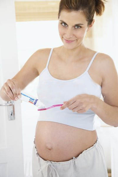 Чистка зубов при беременности