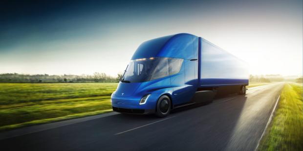 Илон Маск бросил вызов производителям грузовиков с помощью нового Tesla Semi