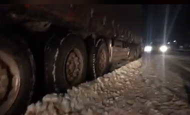 Во Львовской области от грузовика отлетело колесо и уничтожило женщину