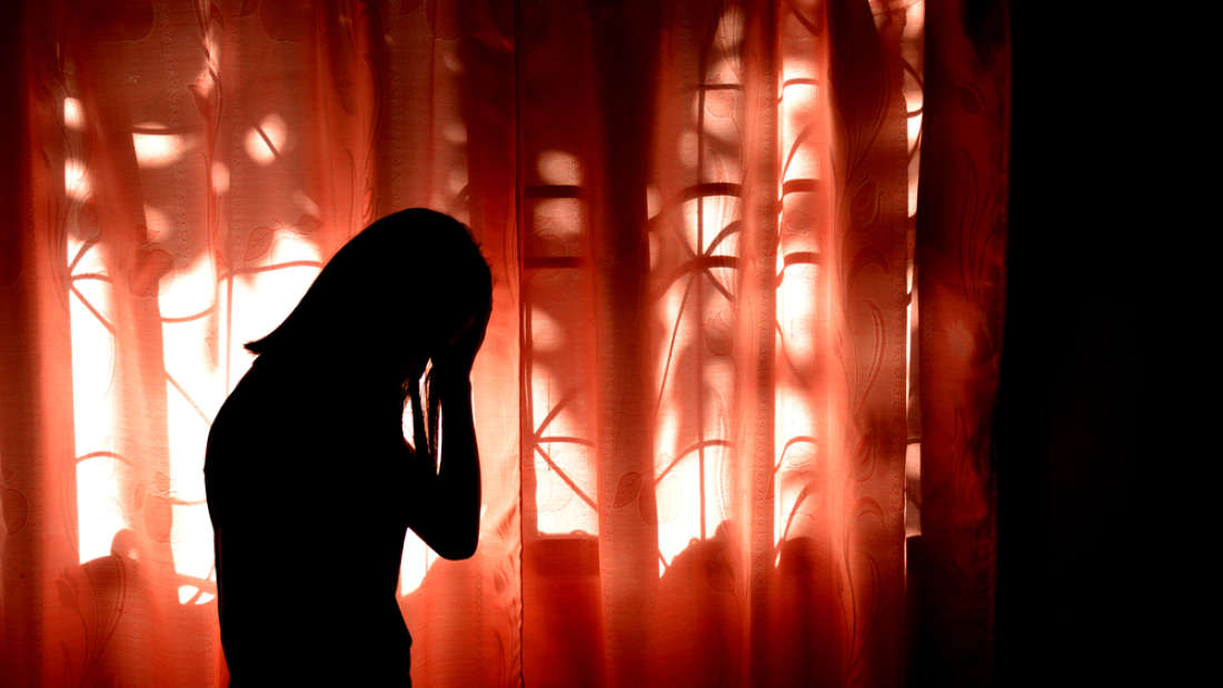 Сон в комнате, куда просачивается свет, может привести к депрессии