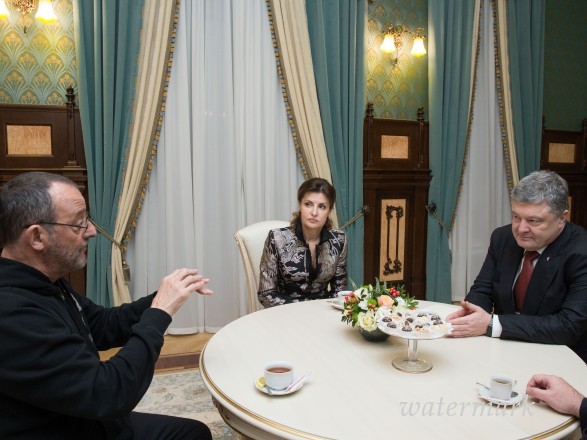 Президент - Жану Рено: конкретно в Украине сейчас стоит снимать кино