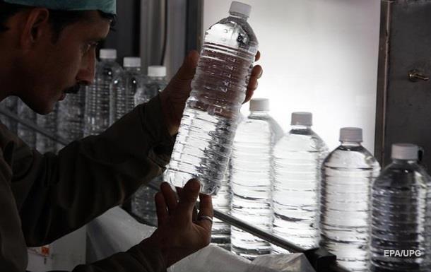 Ученые выяснили, сколько пластика в бутилированной воде