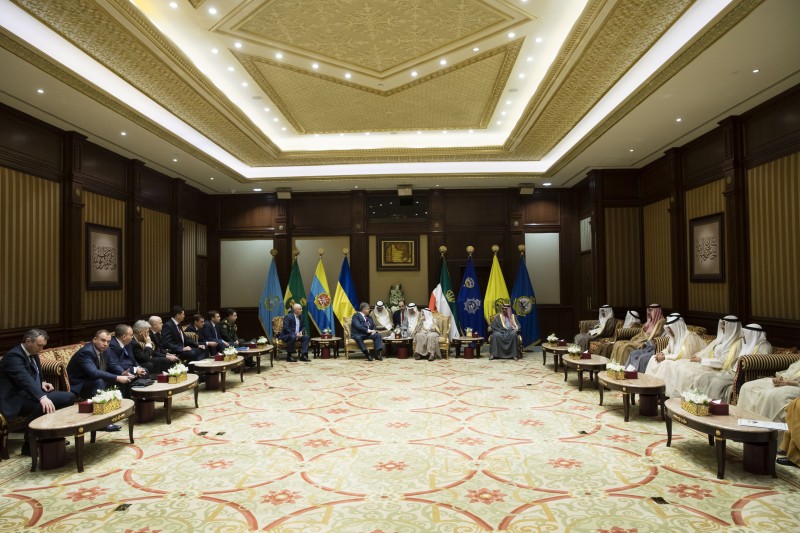 Президент України провів переговори із Еміром Держави Кувейт