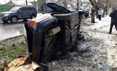 В Одессе Toyota влетела в электроопору: двое погибших