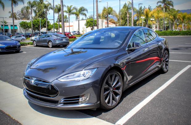 Компания Tesla отзывает 123 тысячи автомобилей Model S из-за неполадки руля
