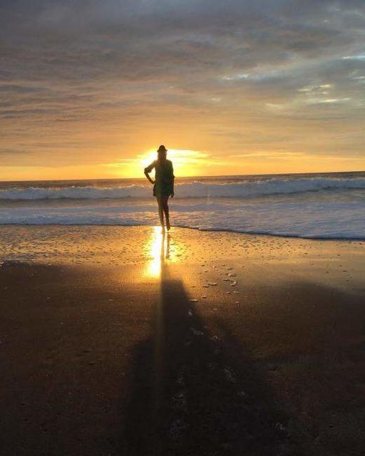 Леся Никитюк поделилась умопомрачительным фото на фоне моря