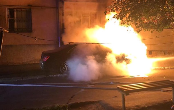 В Ровно подожгли авто депутата от Свободы