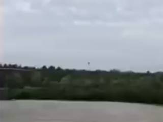 Возникло видео падения вертолета в Киеве – борт принадлежал предприятию советчика Порошенко