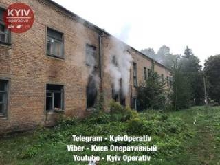 В Киеве загорелась школа. Подозревают подростков-курильщиков
