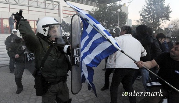 Милиция Греции применила слезоточивый газ против демонстрантов в Салониках