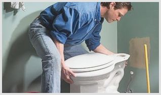 Запах канализации в туалете — выясняем и оперативно устраняем причину 
